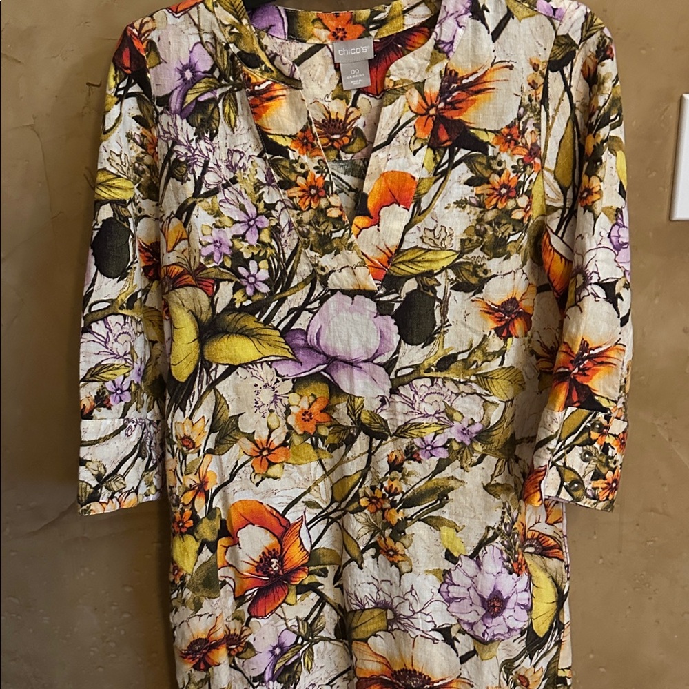 Chicos floral patterned v-neck dress in size 00